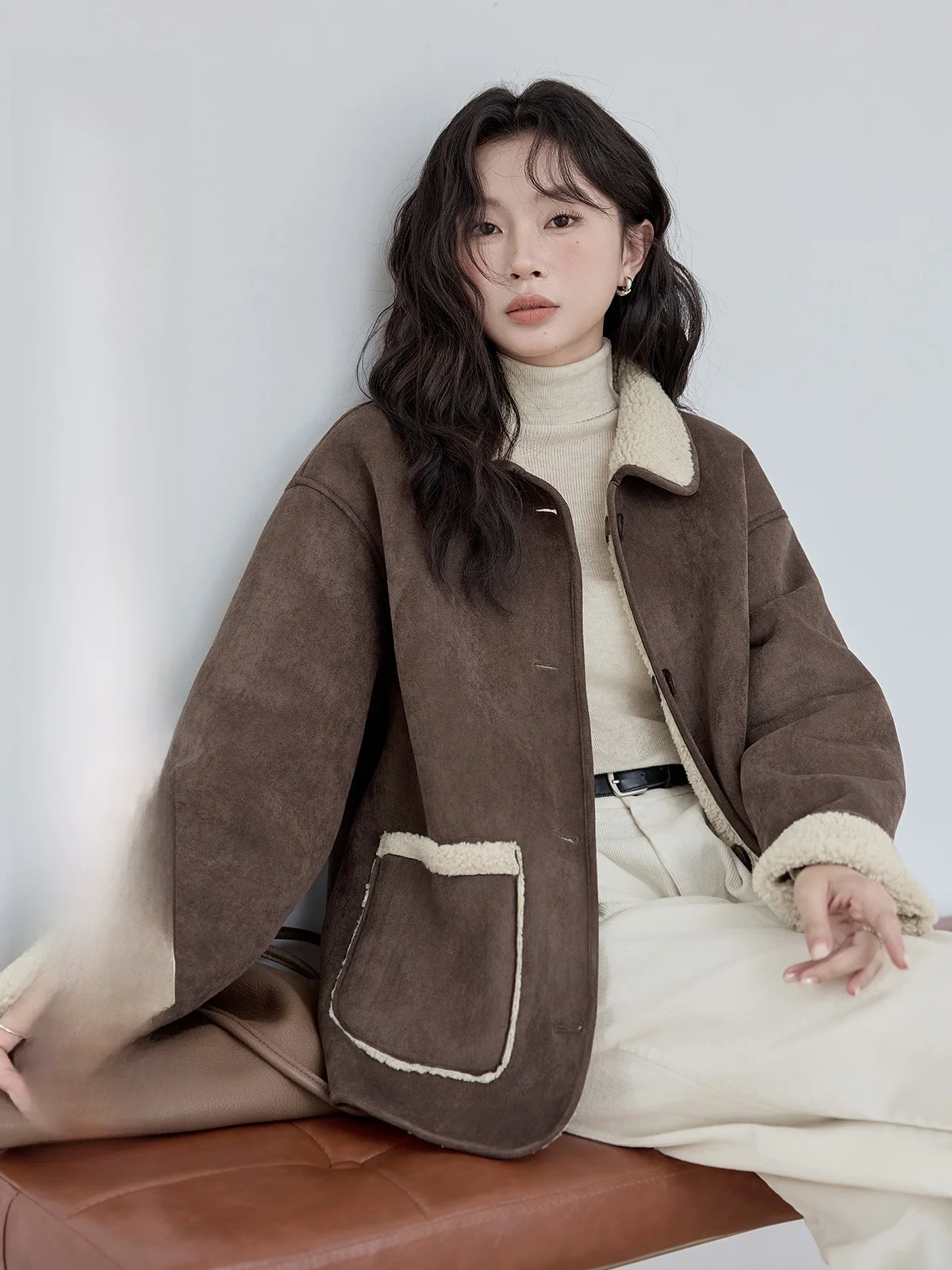 HuiXi двусторонняя замшевая куртка из меха ягненка, женская зимняя новинка в стиле ретро, длинное пальто-свек со стойкой
HuiXi двусторонняя замшевая куртка из меха ягненка, женская зимняя новинка в стиле ретро, длинное пальто-свек со стойкой