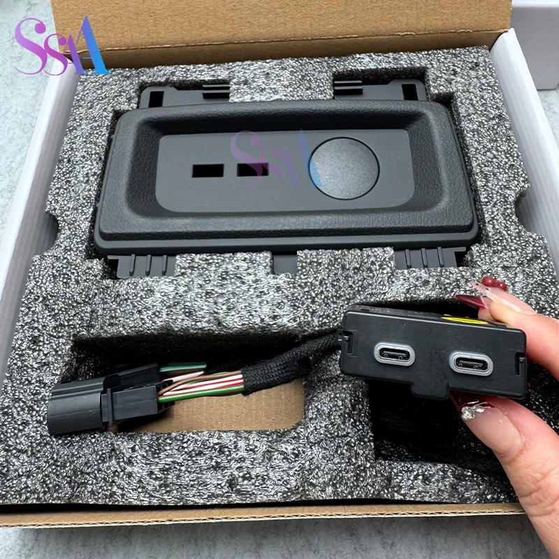 Suitable for Audi A4 B9 A5 B9 rear USB charging Type-C charging with different styles and sockets
Suitable for Audi A4 B9 A5 B9 rear USB charging Type-C charging with different styles and sockets