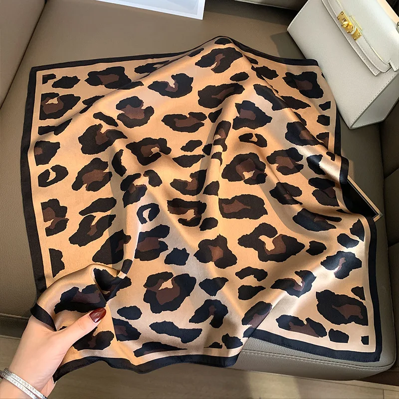 2025 Luxury 100% Mulberry Silk Leopard Scarf Spring Autumn Square Bandana Neckerchief Women Crepe de Chine Tie Bag Scarf
2025 Luxury 100% Mulberry Silk Leopard Scarf Spring Autumn Square Bandana Neckerchief Women Crepe de Chine Tie Bag Scarf