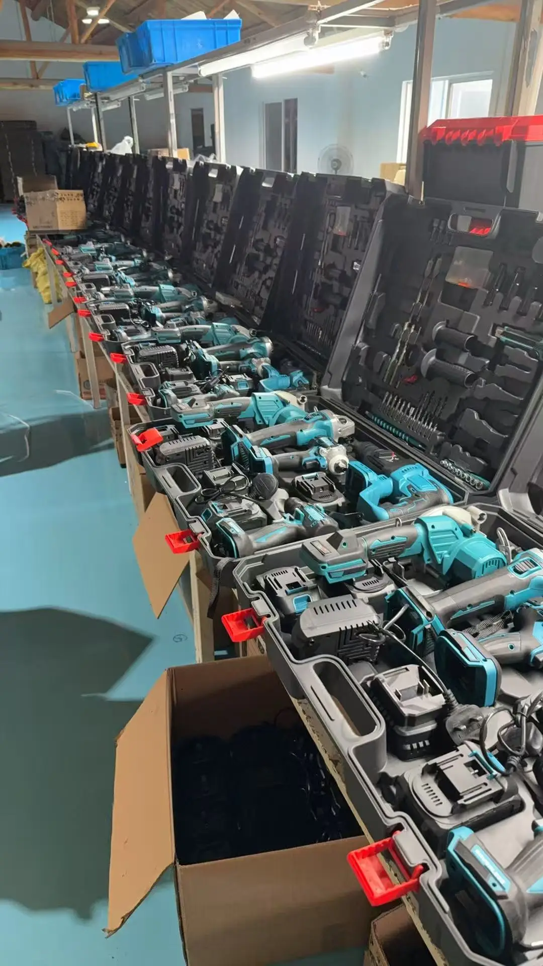 21V Customizable OEM Hard Shell Lithium Battery Power Tool Set 5-in-1 Electric Drill Impact Wrench High Torque
21V Customizable OEM Hard Shell Lithium Battery Power Tool Set 5-in-1 Electric Drill Impact Wrench High Torque