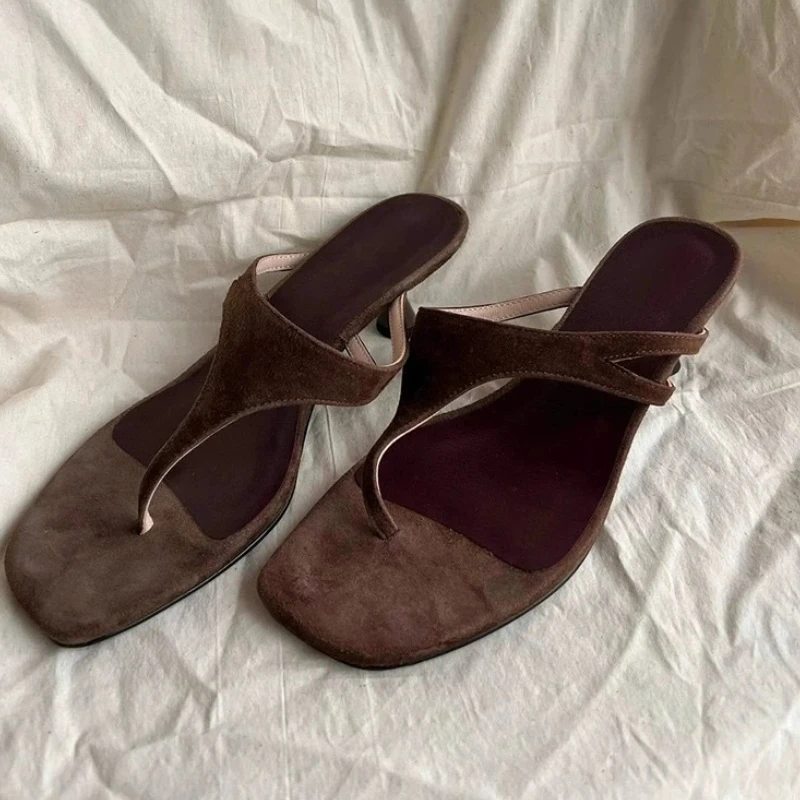 Комфортные шлепанцы на каблуке из искусственной замши с квадратным носком, женские летние шлепанцы с раздельным носком, шлепанцы, роскошная дизайнерская обувь, пляжные лоферы
Комфортные шлепанцы на каблуке из искусственной замши с квадратным носком, женские летние шлепанцы с раздельным носком, шлепанцы, роскошная дизайнерская обувь, пляжные лоферы