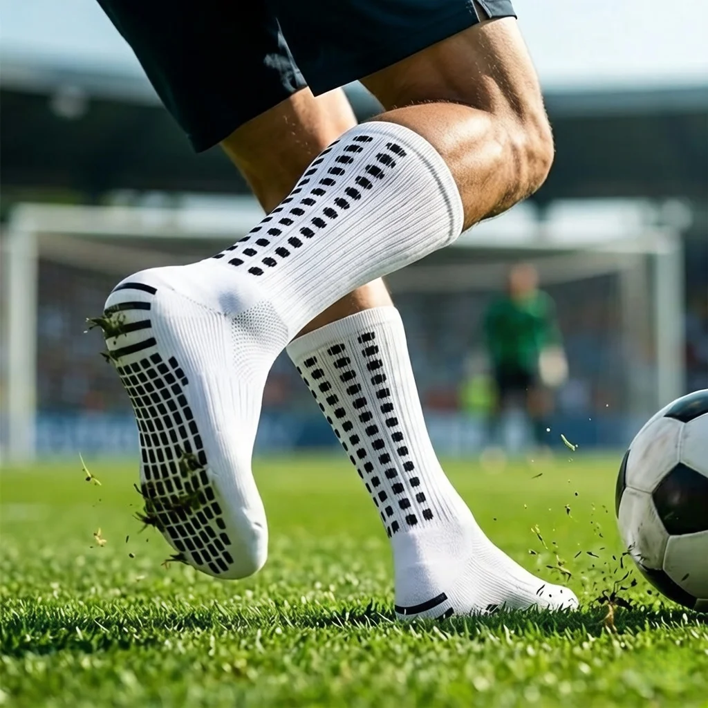 Hot-selling men's mid-calf sports socks with anti-slip adhesive dots, towel-bottom loop pile, thickened dots, football socks
Hot-selling men's mid-calf sports socks with anti-slip adhesive dots, towel-bottom loop pile, thickened dots, football socks