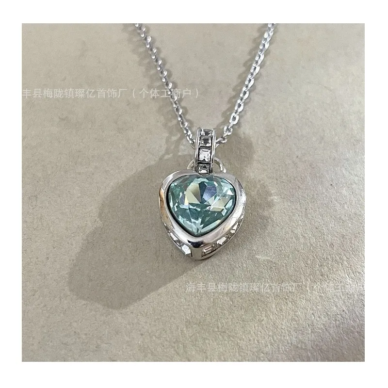 Shijia's New Light Blue Love Necklace, Stud Earring Set, Double-sided Inlaid Heart-shaped Pendant, Niche and Exquisite
Shijia's New Light Blue Love Necklace, Stud Earring Set, Double-sided Inlaid Heart-shaped Pendant, Niche and Exquisite