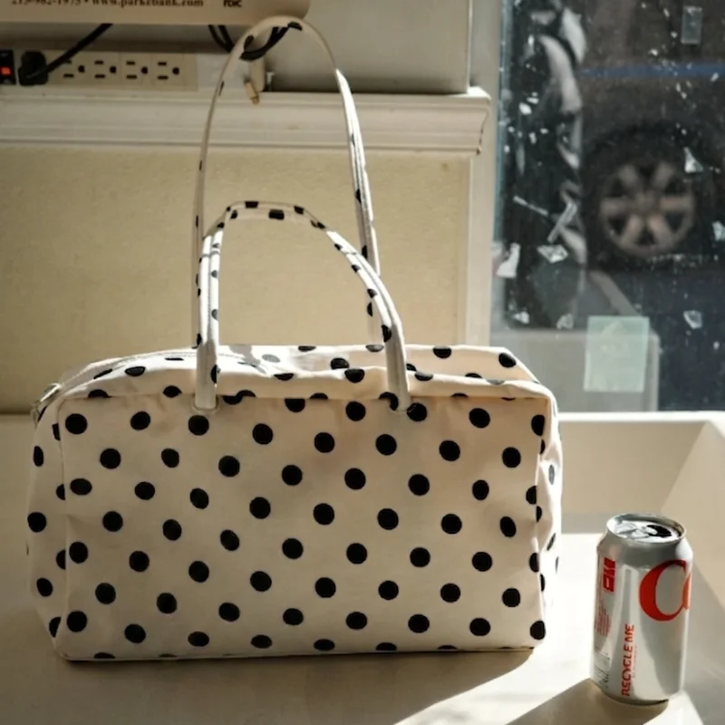 Fashion Plaid Nylon Shoulder Bag Simple Large Capacity Handbag Designer Commute Tote Bag High Quality Black White Grid Plaid Bag
Fashion Plaid Nylon Shoulder Bag Simple Large Capacity Handbag Designer Commute Tote Bag High Quality Black White Grid Plaid Bag