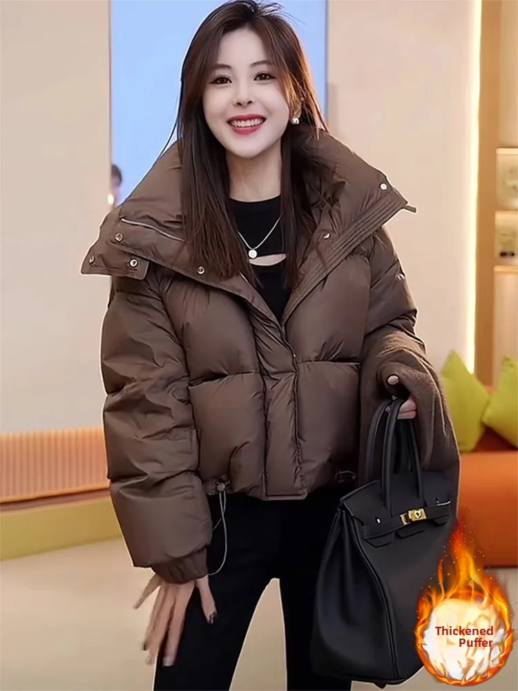 Fashionable Short Hooded Cotton Jacket Women's Small Size 2026 Autumn Winter New Style Korean Version Thickened Zipper Closure
Fashionable Short Hooded Cotton Jacket Women's Small Size 2026 Autumn Winter New Style Korean Version Thickened Zipper Closure