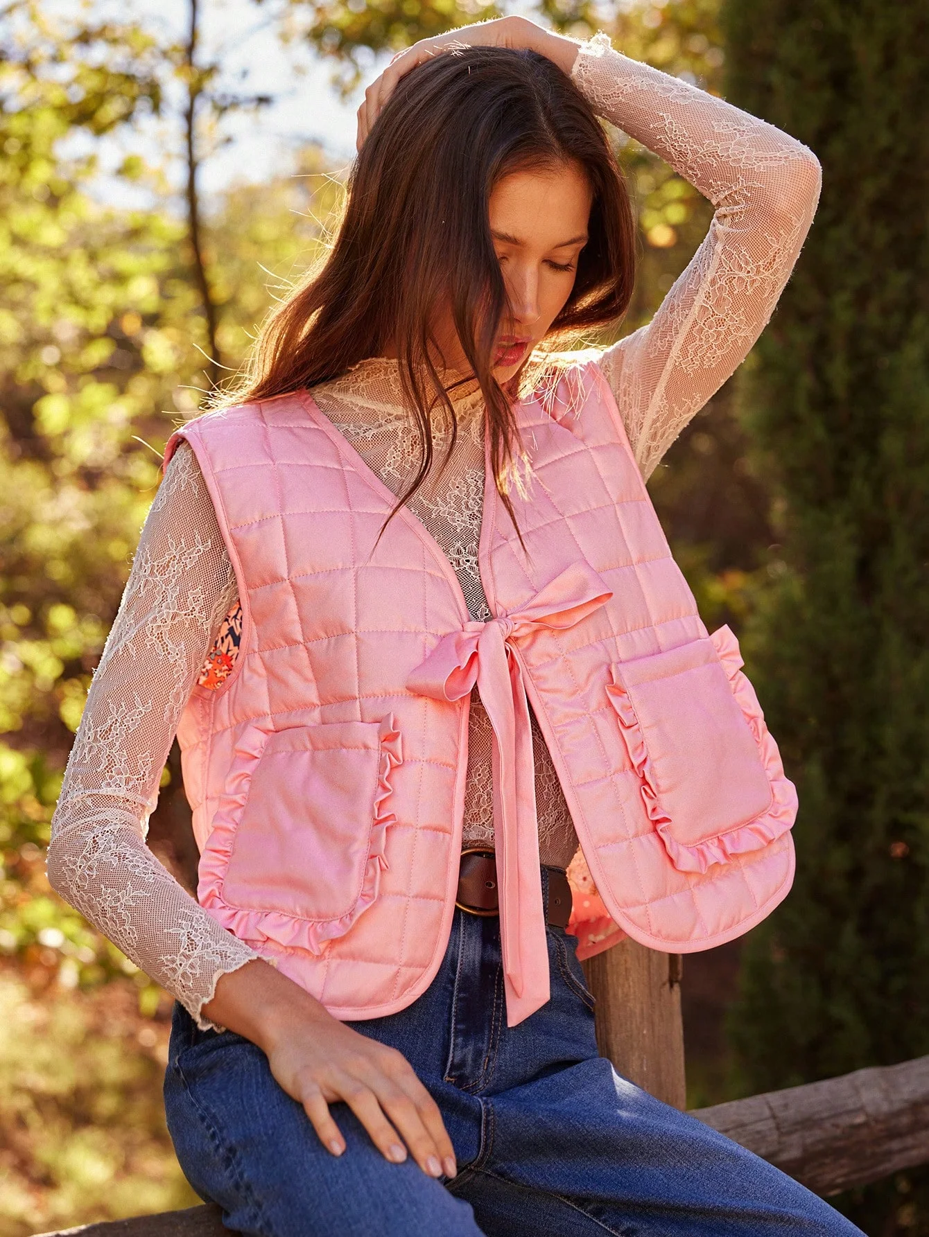 Retro two-sided wear floral patchwork quilted jacket for women - with lace-up bow and ruffled edge pockets, sleeveless cotton ve
Retro two-sided wear floral patchwork quilted jacket for women - with lace-up bow and ruffled edge pockets, sleeveless cotton ve