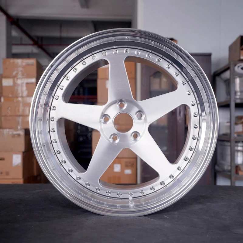 3-Piece Forged Aluminum Alloy Wheel Rims 15-30 Inch Custom For Passenger Car Modification
3-Piece Forged Aluminum Alloy Wheel Rims 15-30 Inch Custom For Passenger Car Modification