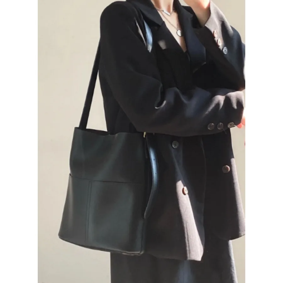 Женская сумка-мессенджер, новая модная однотонная сумка-ведро, большая вместительная сумка-тоут, универсальная женская сумка через плечо, сумка-ведро
Женская сумка-мессенджер, новая модная однотонная сумка-ведро, большая вместительная сумка-тоут, универсальная женская сумка через плечо, сумка-ведро