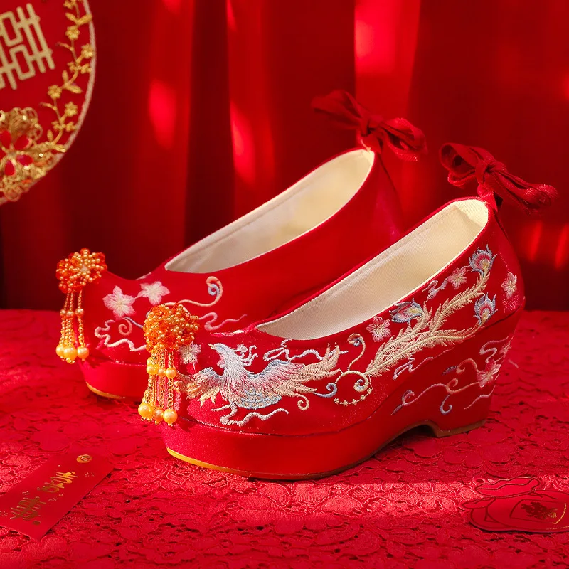 Китайские свадебные туфли Xiuhe в старинном стиле, красные, для ханьфу, женские, на высоком каблуке 8 см
Китайские свадебные туфли Xiuhe в старинном стиле, красные, для ханьфу, женские, на высоком каблуке 8 см