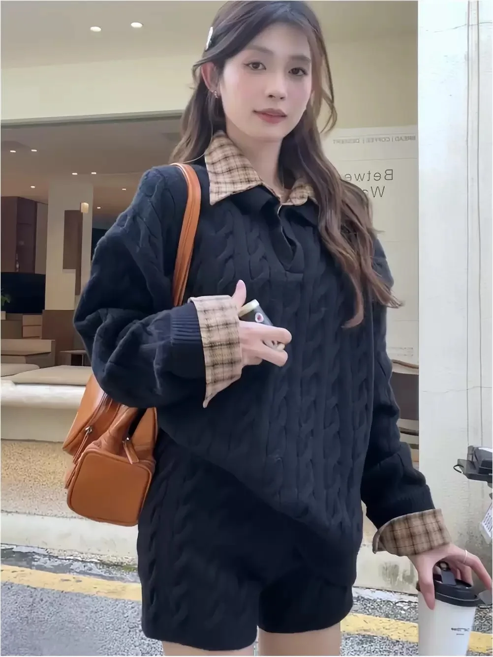 Вязаный свитер с воротником в клетку, оверсайз, женский, осенне-зимний, повседневный, комплект из двух предметов, головной убор, трендовый
Вязаный свитер с воротником в клетку, оверсайз, женский, осенне-зимний, повседневный, комплект из двух предметов, головной убор, трендовый