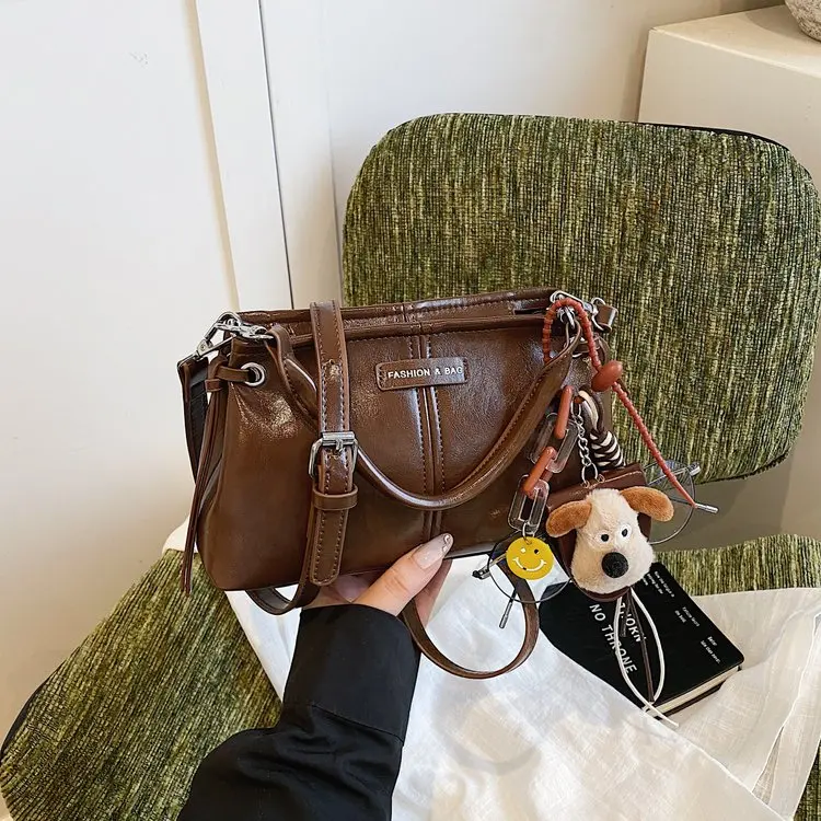 2025 Autumn Crush-Proof Square Bag - Leather Shoulder Messenger, Curator's Tote for Biennale/Art Book Fair
2025 Autumn Crush-Proof Square Bag - Leather Shoulder Messenger, Curator's Tote for Biennale/Art Book Fair