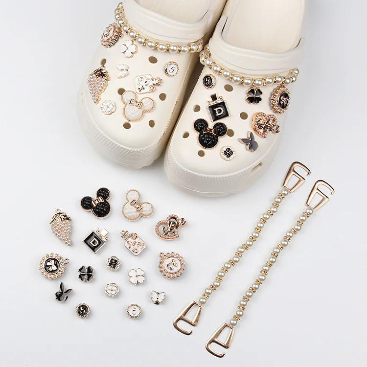 Chic Golden Bear & Bunny Charms Bling Shoe Charms For Women Fashionable Diy Detachable Shoe Flower Clips Party Favor
Chic Golden Bear & Bunny Charms Bling Shoe Charms For Women Fashionable Diy Detachable Shoe Flower Clips Party Favor