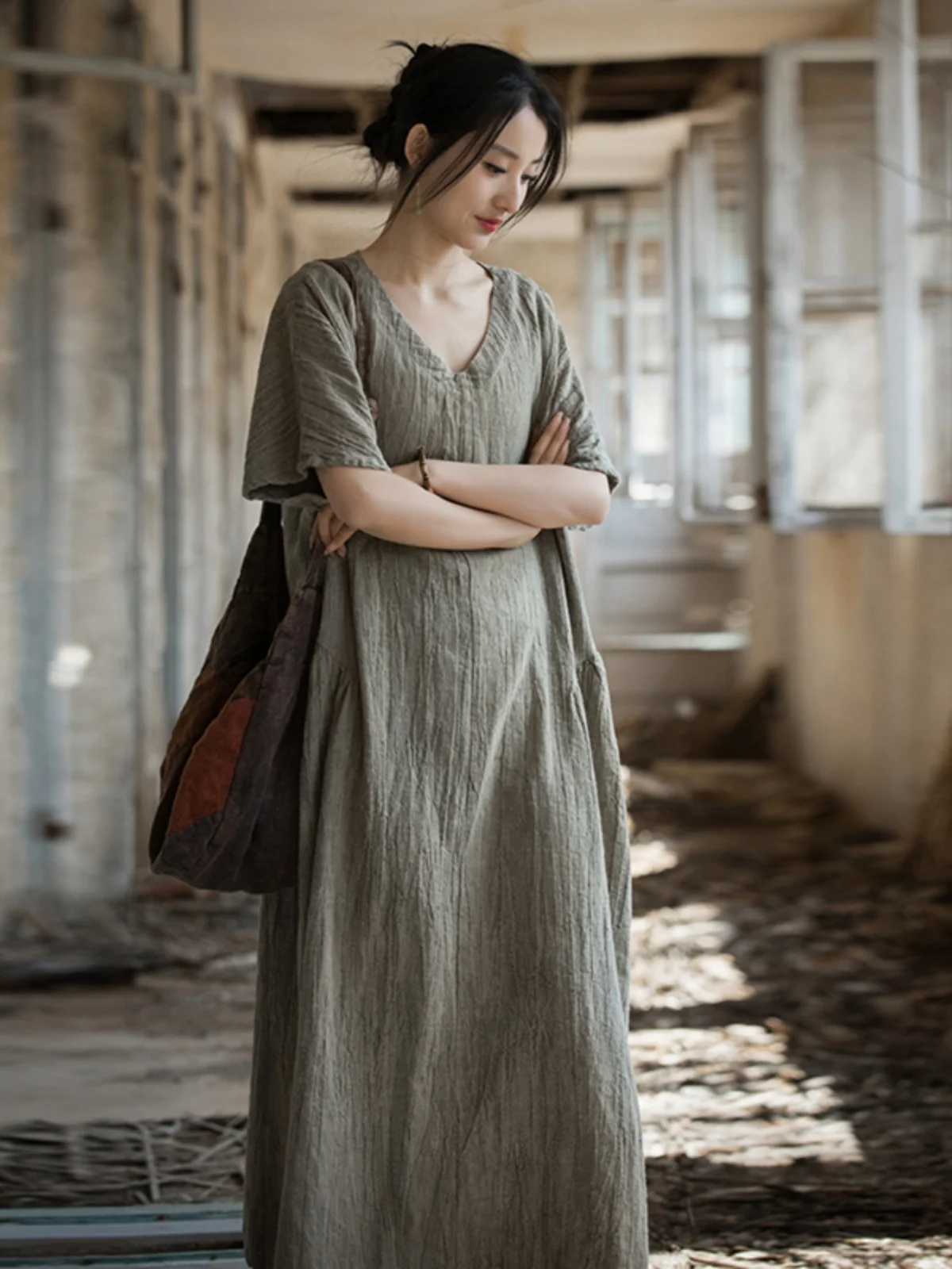 Handmade Dyed Cotton Lin Summer Dress Women's Original New Chinese Style Long Dress V-Neck Maxi Skirt Loose Waist Short Sleeve
Handmade Dyed Cotton Lin Summer Dress Women's Original New Chinese Style Long Dress V-Neck Maxi Skirt Loose Waist Short Sleeve