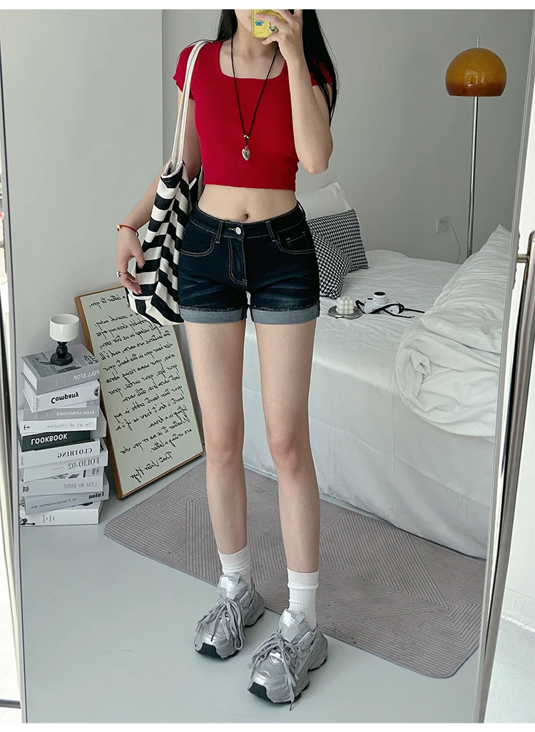 Women's Slim Fit Denim Shorts - High Waist Rolled Hem Hot Pants for Summer Casual Streetwear
Women's Slim Fit Denim Shorts - High Waist Rolled Hem Hot Pants for Summer Casual Streetwear