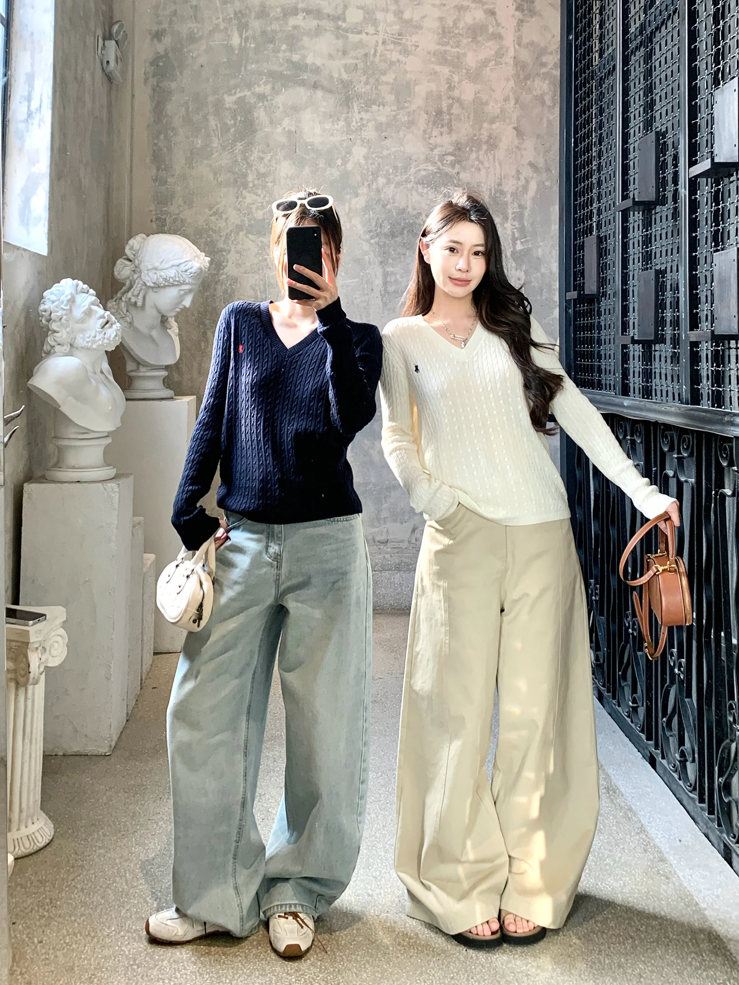 Classic Grey Twisted V-Neck Wool Knitwear Embroidered Lazy Inner Wear Women's Fashion Spring Season Regular Fit Blend Material
Classic Grey Twisted V-Neck Wool Knitwear Embroidered Lazy Inner Wear Women's Fashion Spring Season Regular Fit Blend Material