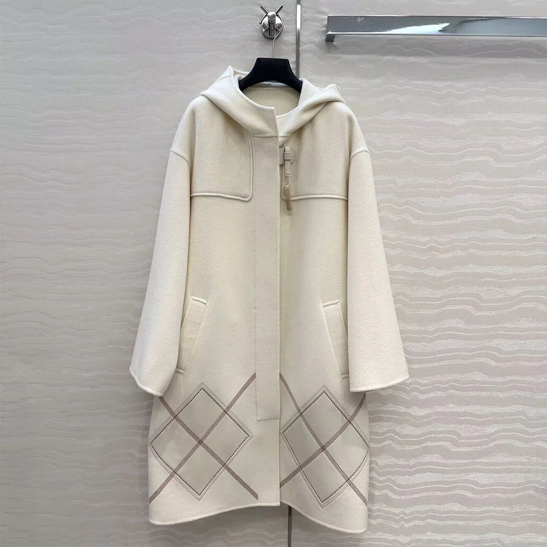2025 New Winter Wool Cashmere Double-sided Woolen Coat Women Sheepskin Leather Plaid Hooded Long Sleeve Slim Belt Long Jacket
2025 New Winter Wool Cashmere Double-sided Woolen Coat Women Sheepskin Leather Plaid Hooded Long Sleeve Slim Belt Long Jacket
