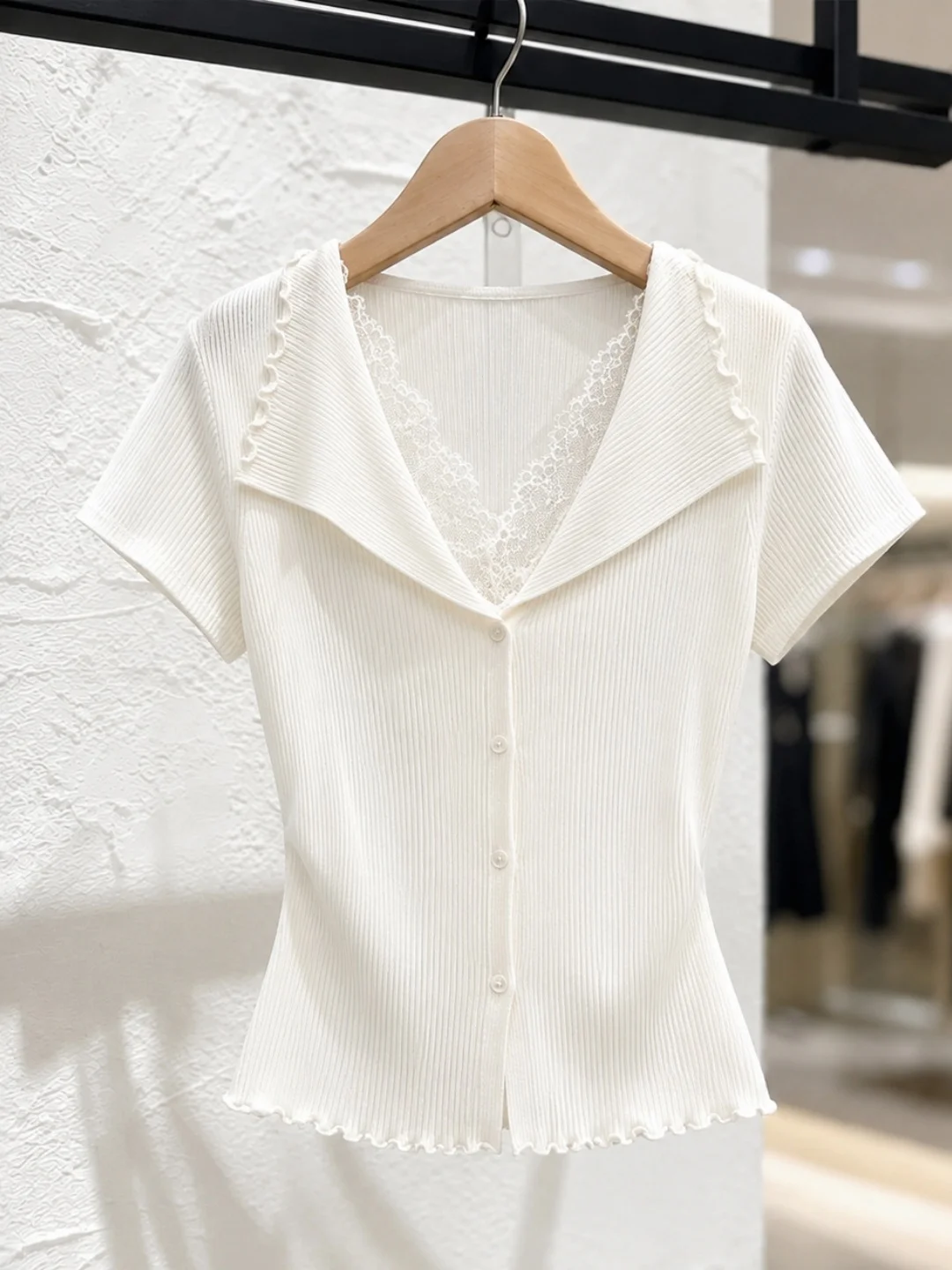 Unique Lace Splicing Ice Silk Knitted Top Soft Comfortable Short Sleeve Summer Fashionable Korean Style Straight Cut Knitwear
Unique Lace Splicing Ice Silk Knitted Top Soft Comfortable Short Sleeve Summer Fashionable Korean Style Straight Cut Knitwear