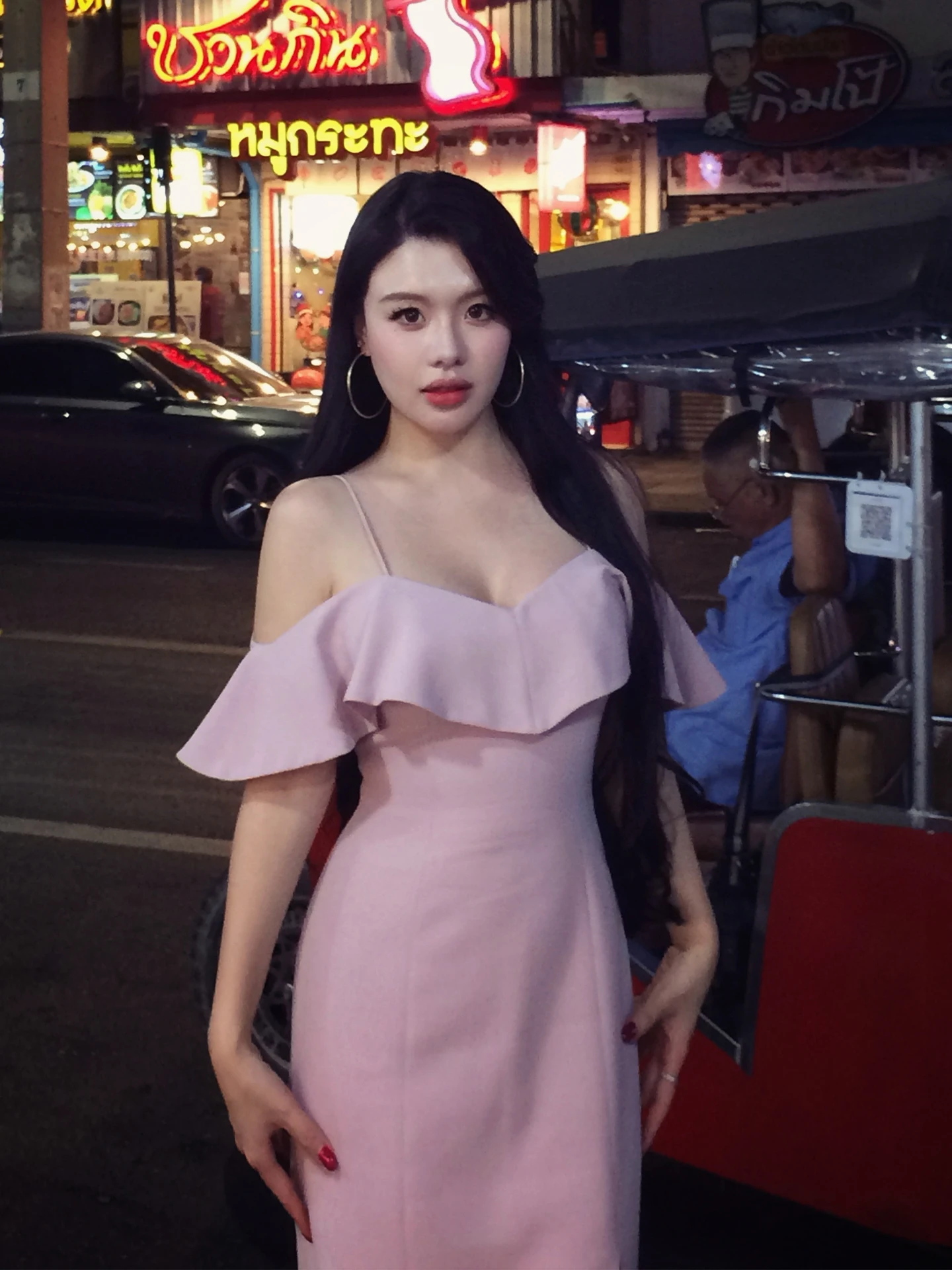 Jia Damao Long Sexy Gown with Waist Cinching And Shoulder Bows for Spring Summer 2026 Elegant Evening Dress for Women
Jia Damao Long Sexy Gown with Waist Cinching And Shoulder Bows for Spring Summer 2026 Elegant Evening Dress for Women