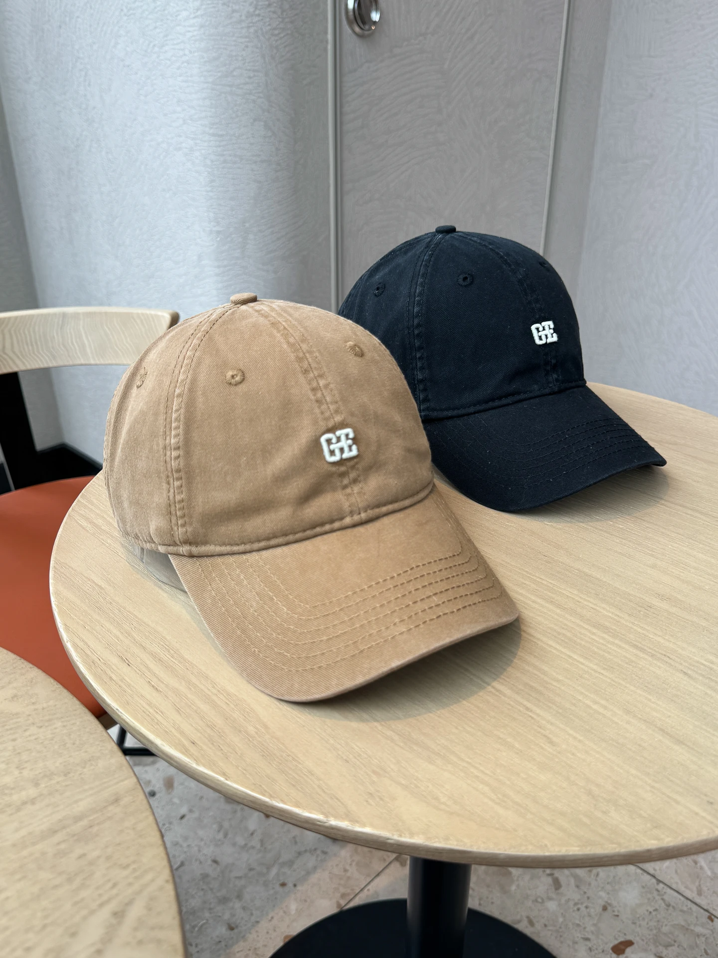 Letter embroidery soft top baseball hat travel fashion versatile wide brim shade cap men
Letter embroidery soft top baseball hat travel fashion versatile wide brim shade cap men