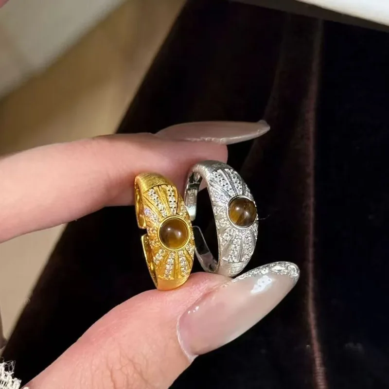 Vintage Brown Stone Open Rings for Women New Trendy Creativity Design Adjustable Ring Party Charming Jewelry Gift Daily Wear
Vintage Brown Stone Open Rings for Women New Trendy Creativity Design Adjustable Ring Party Charming Jewelry Gift Daily Wear