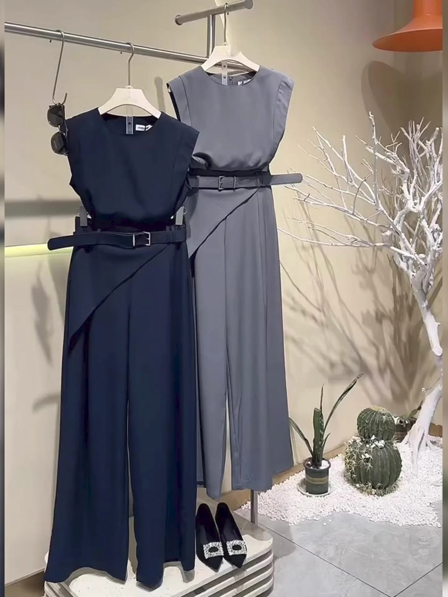 Elegant Slimming Fashion Set Women's Sleeveless Top And Wide Leg Pants Two Piece Suite High End Feel Summer 2026 Collection
Elegant Slimming Fashion Set Women's Sleeveless Top And Wide Leg Pants Two Piece Suite High End Feel Summer 2026 Collection