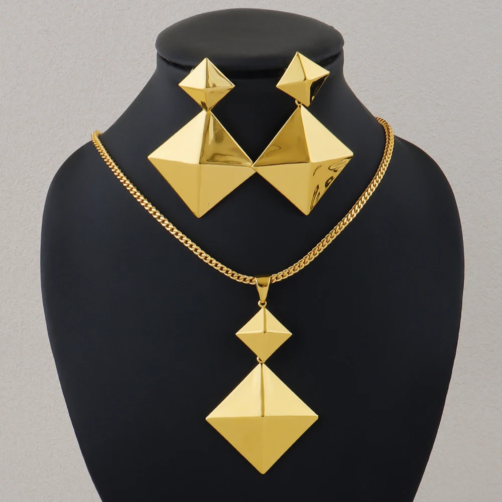 Dubai Jewelry Set Women's Exaggerated Earrings Necklace Set Suitable for Daily Wear or Gifting to Nigeria and Africa
Dubai Jewelry Set Women's Exaggerated Earrings Necklace Set Suitable for Daily Wear or Gifting to Nigeria and Africa