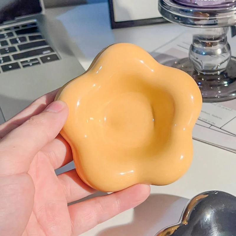 1A Light Yellow Flower-Shaped Ceramic Dipping Sauce Dish,insWind Soy Sauce Vinegar Tomato Sauce Small Dish,Fashion Exaggerated P
1A Light Yellow Flower-Shaped Ceramic Dipping Sauce Dish,insWind Soy Sauce Vinegar Tomato Sauce Small Dish,Fashion Exaggerated P