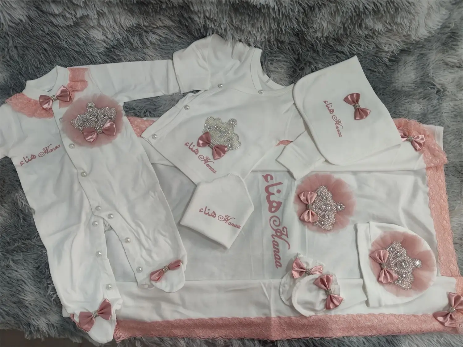 Precious Personalized 7Pcs Baby Girl Outfit Custom Name Crown Lace Newborn Layette Luxury Pink White Baby Shower Gift
Precious Personalized 7Pcs Baby Girl Outfit Custom Name Crown Lace Newborn Layette Luxury Pink White Baby Shower Gift