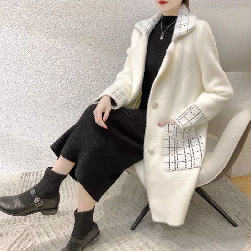 Женский плащ в корейском стиле с лацканами, средней длины, норковая ткань, теплый толстый стильный свободный силуэт, осенне-зимний топ
Женский плащ в корейском стиле с лацканами, средней длины, норковая ткань, теплый толстый стильный свободный силуэт, осенне-зимний топ