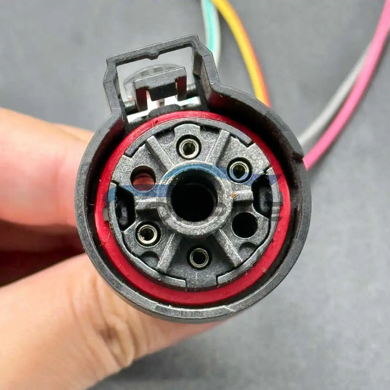 Кабель электромагнитного клапана масляной платы коробки передач Mercedes Benz 
Кабель электромагнитного клапана масляной платы коробки передач Mercedes Benz