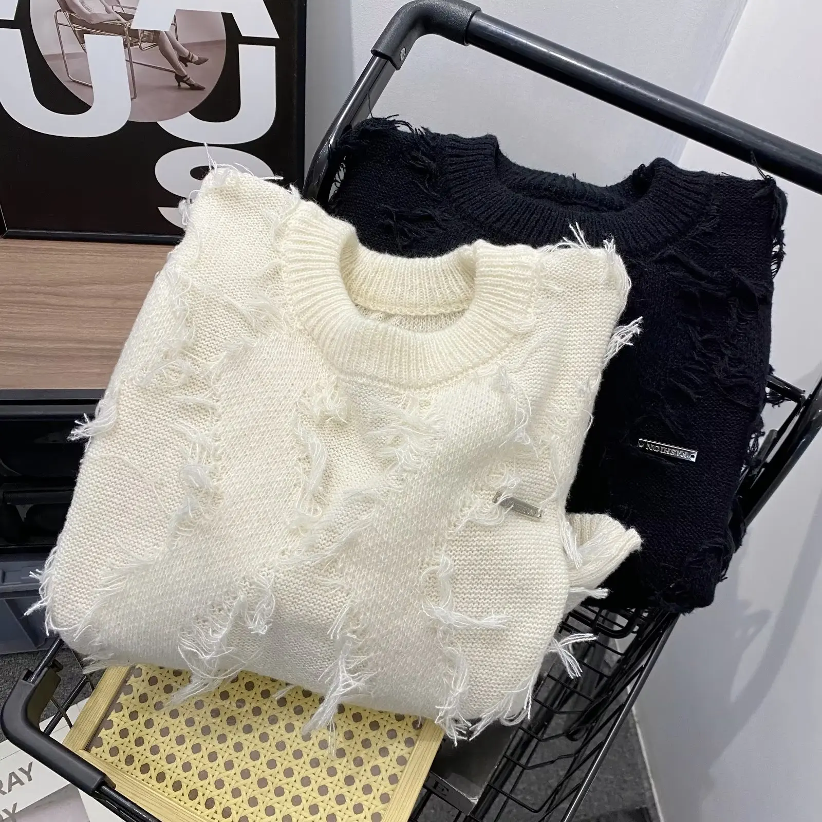 Мужской свободный вязаный свитер с бахромой, осенне-зимний, теплый, с круглым вырезом, в корейском стиле, с длинными рукавами, из полиэфирного волокна, для пар
Мужской свободный вязаный свитер с бахромой, осенне-зимний, теплый, с круглым вырезом, в корейском стиле, с длинными рукавами, из полиэфирного волокна, для пар