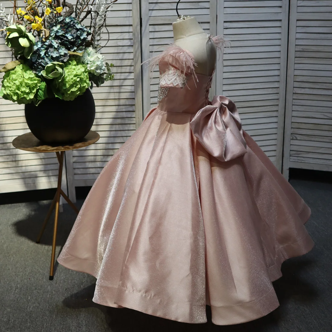 Pink sweet and cute short-sleeved long birthday party dress, princess dress puffy dress
Pink sweet and cute short-sleeved long birthday party dress, princess dress puffy dress