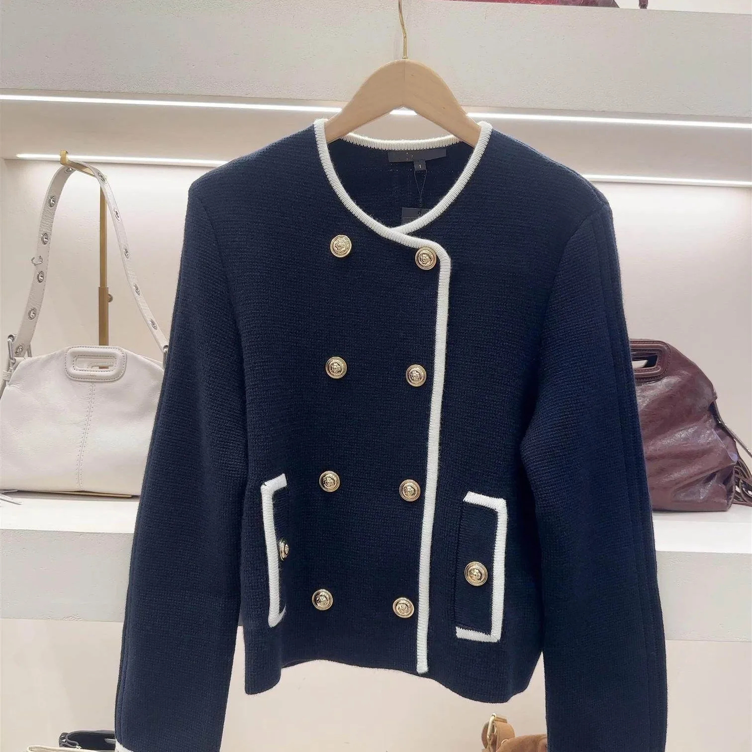 Faionable Deep Blue Contrast Color Knitwear round Ne Double Button MaSande Bloggers Autumn Winter Straight Cut Soft Frenc...
Faionable Deep Blue Contrast Color Knitwear round Ne Double Button MaSande Bloggers Autumn Winter Straight Cut Soft Frenc...