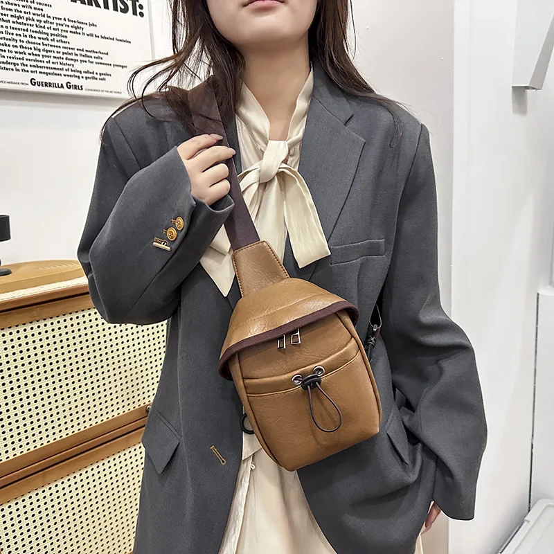 PU leather women's crossbody small chest bag, light commuting crossbody bag, men's single-shoulder bag
PU leather women's crossbody small chest bag, light commuting crossbody bag, men's single-shoulder bag