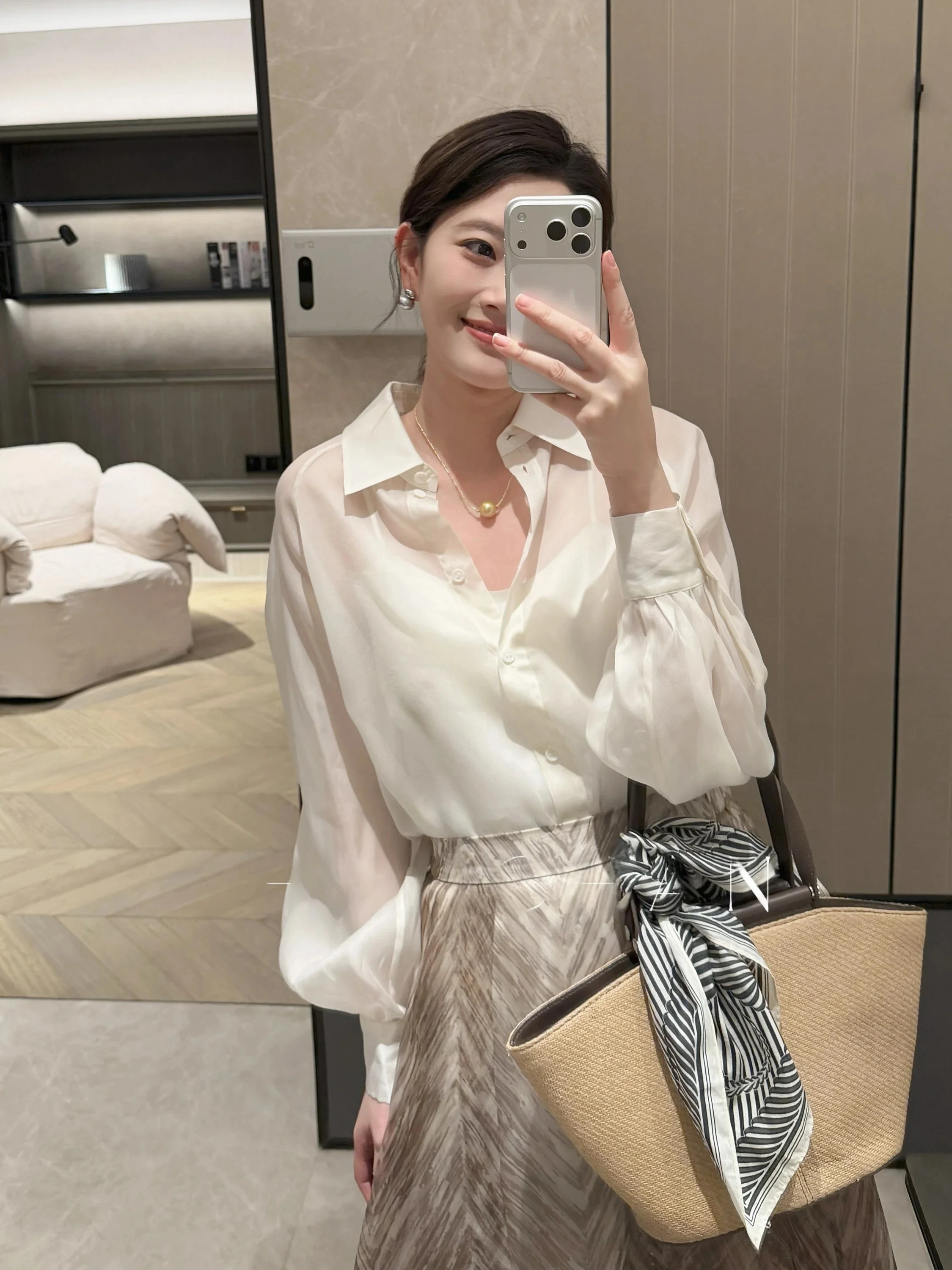 Jasmine White Tea 100% Silk Loose Fit Breathable Slimming Long Sleeve Shirt Elegant Style Skin-friendly Spring Fashion
Jasmine White Tea 100% Silk Loose Fit Breathable Slimming Long Sleeve Shirt Elegant Style Skin-friendly Spring Fashion