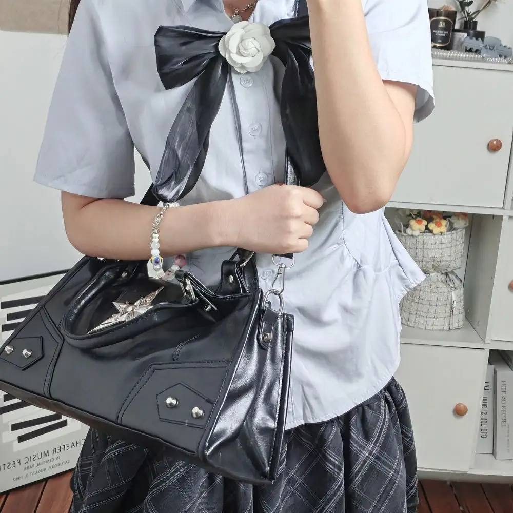 PU Leather Gothic Star Crossbody Bag Retro American Style Large Capacity Locomotive Style Underarm Bag Korean Style Solid Color
PU Leather Gothic Star Crossbody Bag Retro American Style Large Capacity Locomotive Style Underarm Bag Korean Style Solid Color