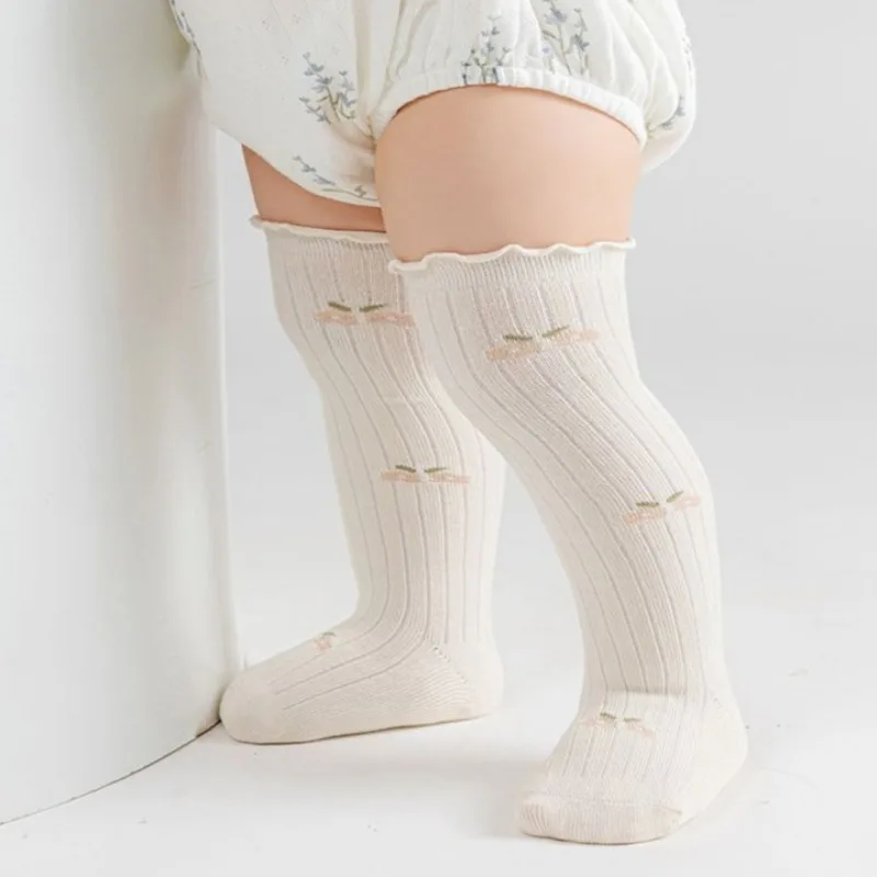 Осенние хлопковые носки-гольфы выше колена для новорожденных, класс А, с цветочным принтом, оборками и свободным краем, не стягивающие ногу
Осенние хлопковые носки-гольфы выше колена для новорожденных, класс А, с цветочным принтом, оборками и свободным краем, не стягивающие ногу