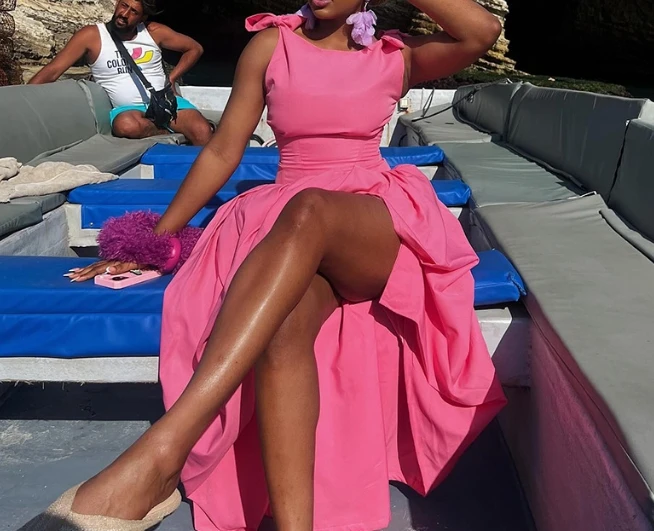 Pink Round Neck Camisole Skirt with High Waistband Strap, Backless Large Hem Dress, Solid Color Fashionable Casual Long Skirt
Pink Round Neck Camisole Skirt with High Waistband Strap, Backless Large Hem Dress, Solid Color Fashionable Casual Long Skirt