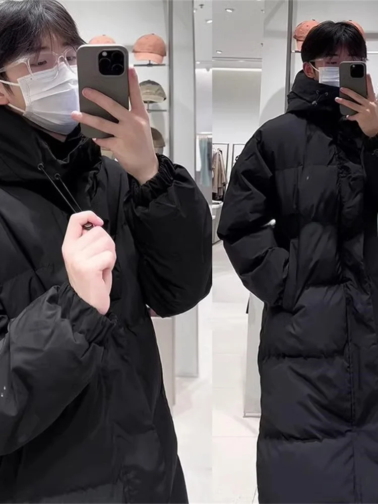 Высококачественная мужская зимняя куртка из хлопка с пуховым наполнителем, воротником-стойкой, капюшоном, средней длины, ниже колена, для пар, теплая хлопковая одежда
Высококачественная мужская зимняя куртка из хлопка с пуховым наполнителем, воротником-стойкой, капюшоном, средней длины, ниже колена, для пар, теплая хлопковая одежда