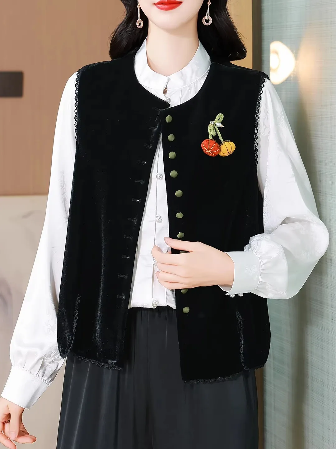 Black Velvet Short Vest Outerwear Women's Sleeveless Spring Autumn Winter Style Chinese Traditional Fashion Outerwear
Black Velvet Short Vest Outerwear Women's Sleeveless Spring Autumn Winter Style Chinese Traditional Fashion Outerwear