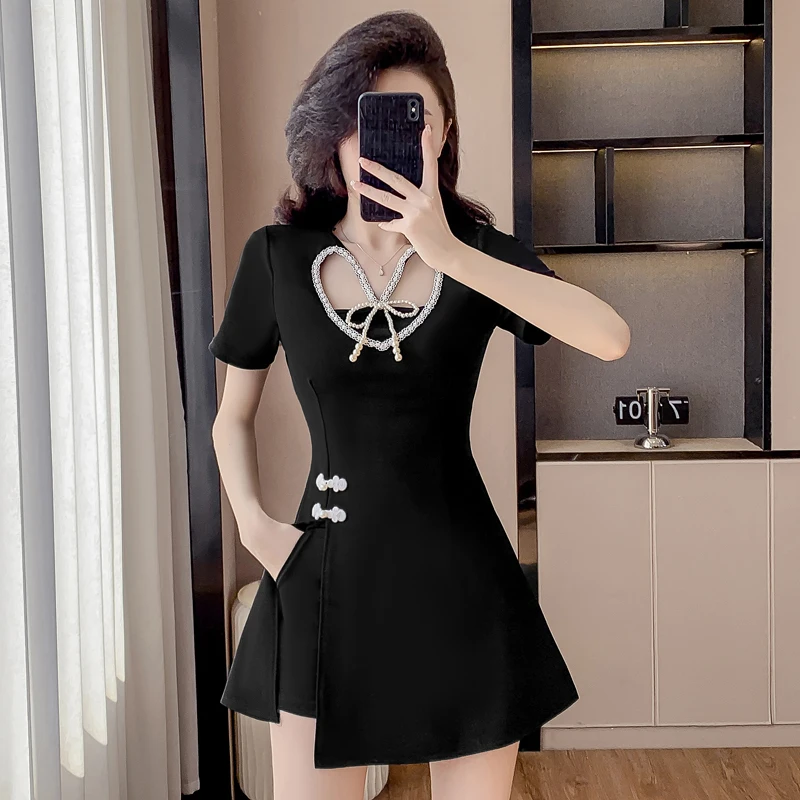 Chinese Style Suit Women's Summer Short-sleeved Slim Hollow Qipao High Waisted Shorts Two-piece Set Fashion Female Clothes
Chinese Style Suit Women's Summer Short-sleeved Slim Hollow Qipao High Waisted Shorts Two-piece Set Fashion Female Clothes