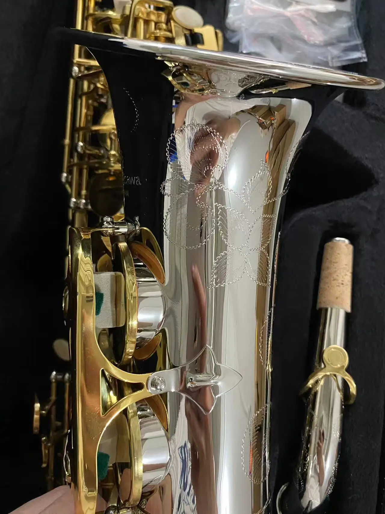 Premium Classic Nickel-plated Gold Key W037 Alto Saxophone E-flat professional playing instrument
Premium Classic Nickel-plated Gold Key W037 Alto Saxophone E-flat professional playing instrument