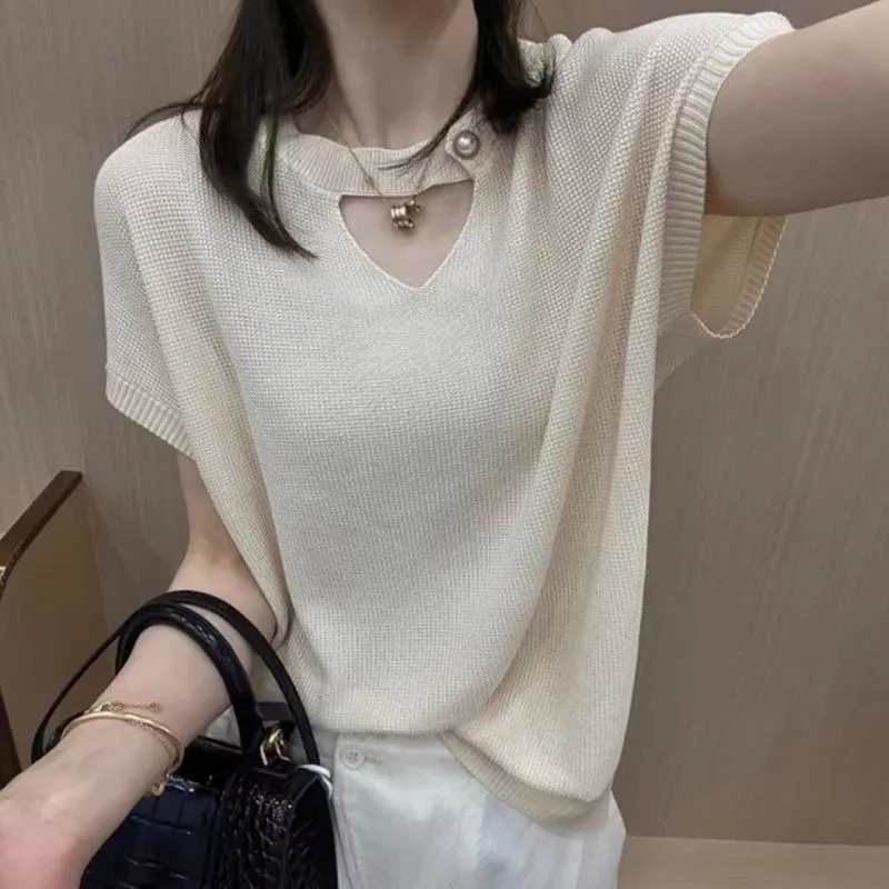 Femme Summer Korean Fashion Hollow Out Solid Color O-neck Women Clothes All-match Button Ice Shreds Short Sleeve Loose Top Tee
Femme Summer Korean Fashion Hollow Out Solid Color O-neck Women Clothes All-match Button Ice Shreds Short Sleeve Loose Top Tee