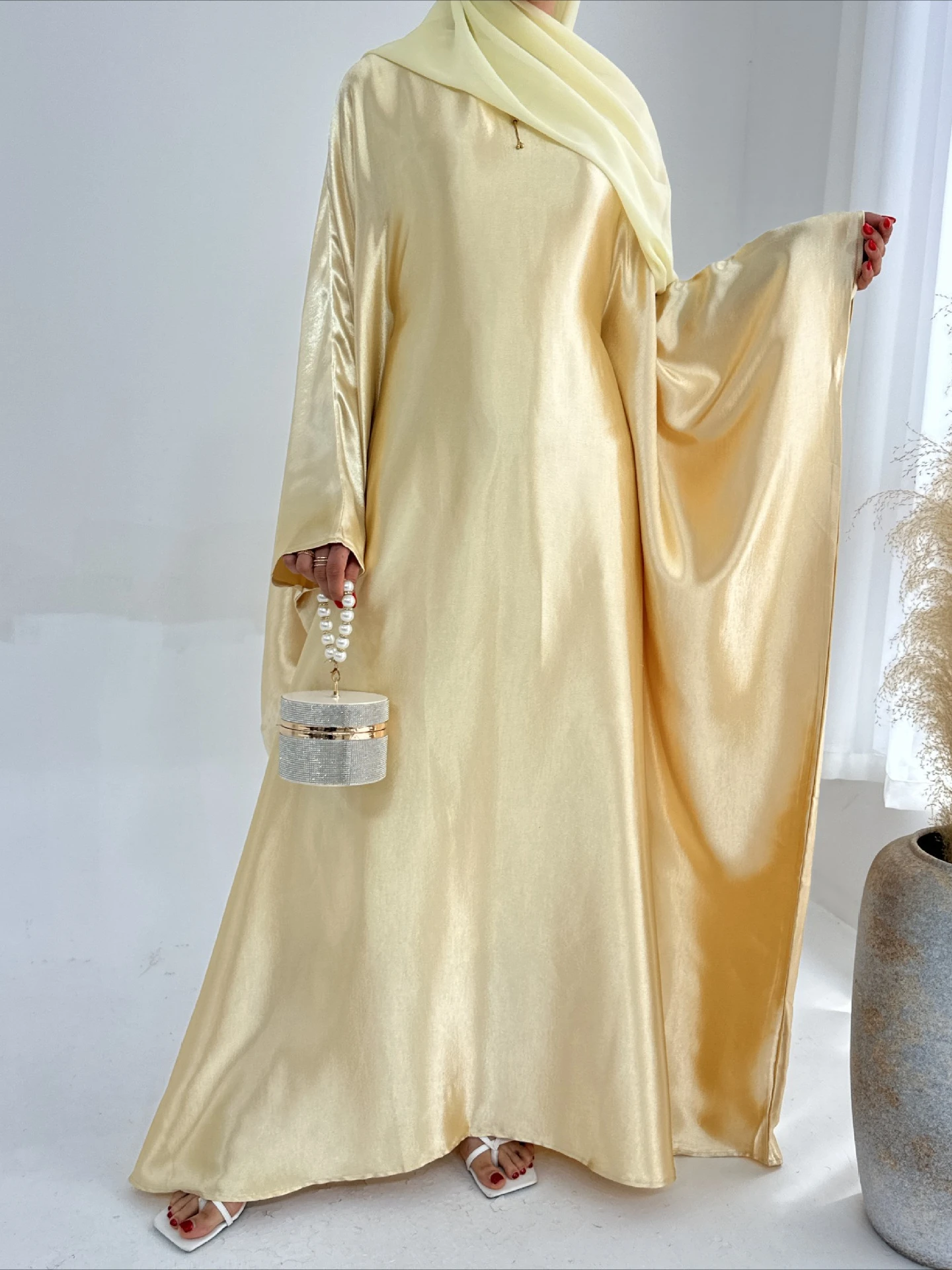 Eid Muslim Dress Women Abaya Silky Bat Sleeve Vestidos Largos Elegant Arab Dubai Jalabiya Party Dresses Kaftan Long Robe 2025
Eid Muslim Dress Women Abaya Silky Bat Sleeve Vestidos Largos Elegant Arab Dubai Jalabiya Party Dresses Kaftan Long Robe 2025