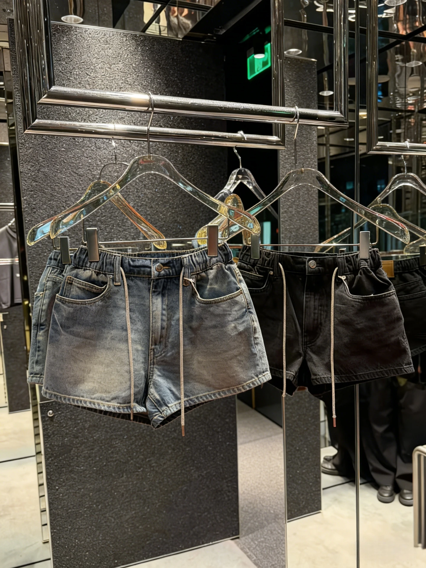 Spring Summer New Drawstring Denim Shorts Women Fashionable Washed Casual Belted Straight Leg Jeans Sexy Style Deep Light Colors
Spring Summer New Drawstring Denim Shorts Women Fashionable Washed Casual Belted Straight Leg Jeans Sexy Style Deep Light Colors