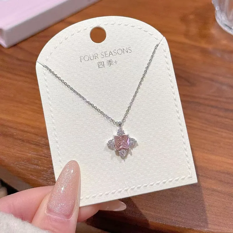 Four-leaf Flower Necklace Light Luxury Niche Exquisite Zircon Collarbone Chain Versatile Fashion Design High-end Necklace
Four-leaf Flower Necklace Light Luxury Niche Exquisite Zircon Collarbone Chain Versatile Fashion Design High-end Necklace