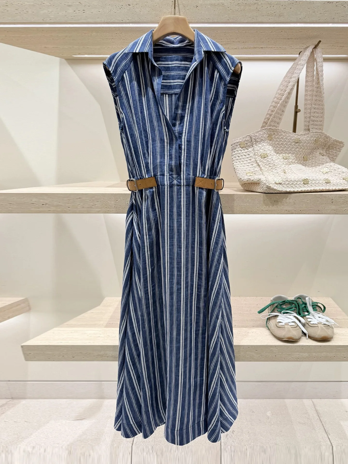 Slimming Long Sleeveless Shirt Collar Dress Vertical Stripes Button Detail French Style High Waist Polyester A-Line Skirt
Slimming Long Sleeveless Shirt Collar Dress Vertical Stripes Button Detail French Style High Waist Polyester A-Line Skirt