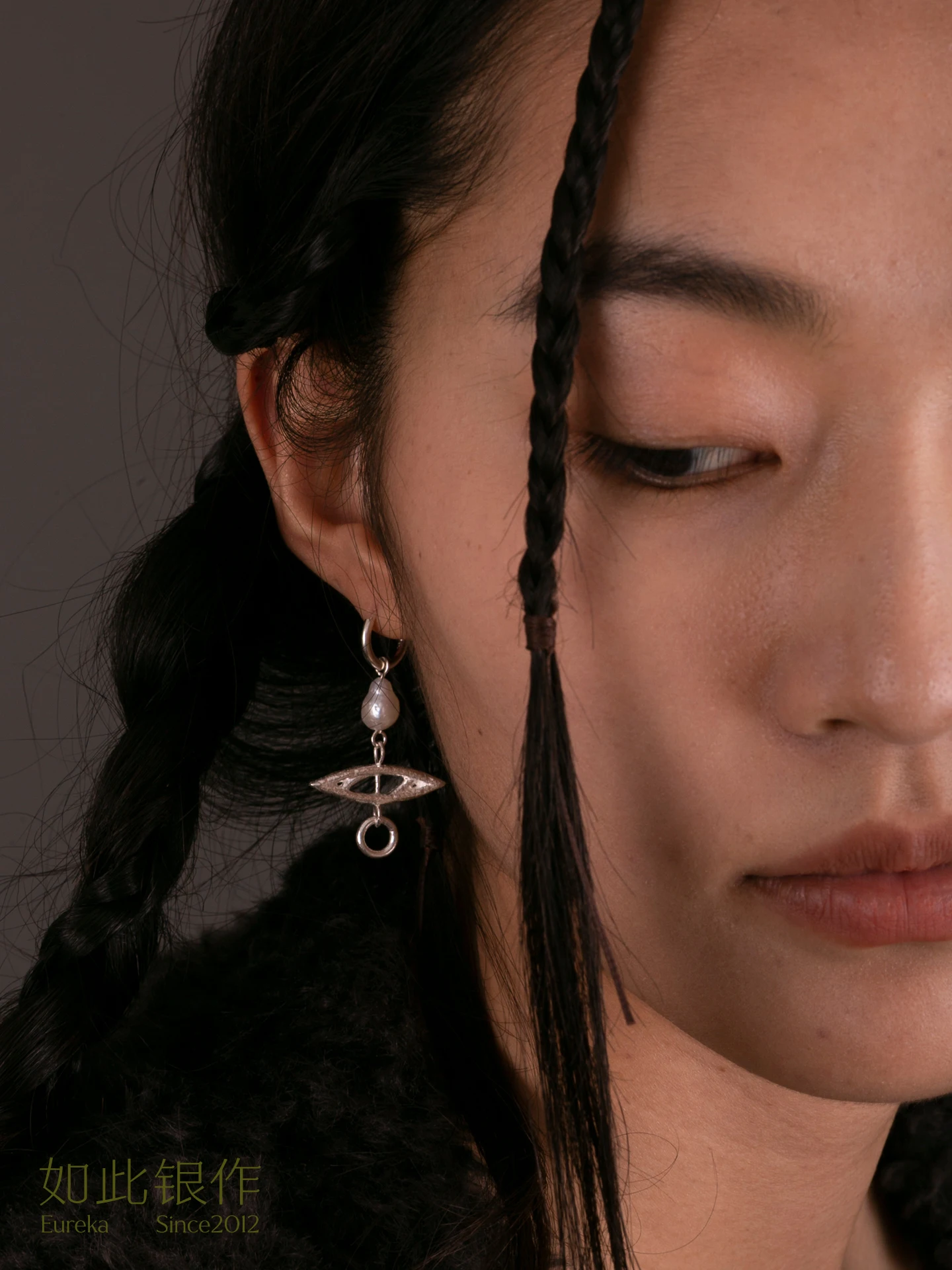 Handmade 99 Pure Silver Pearl Earrings Women's Luxury Light Elegant Eye Shape Baroque Design Sensation Ear Jewelry Accessories
Handmade 99 Pure Silver Pearl Earrings Women's Luxury Light Elegant Eye Shape Baroque Design Sensation Ear Jewelry Accessories