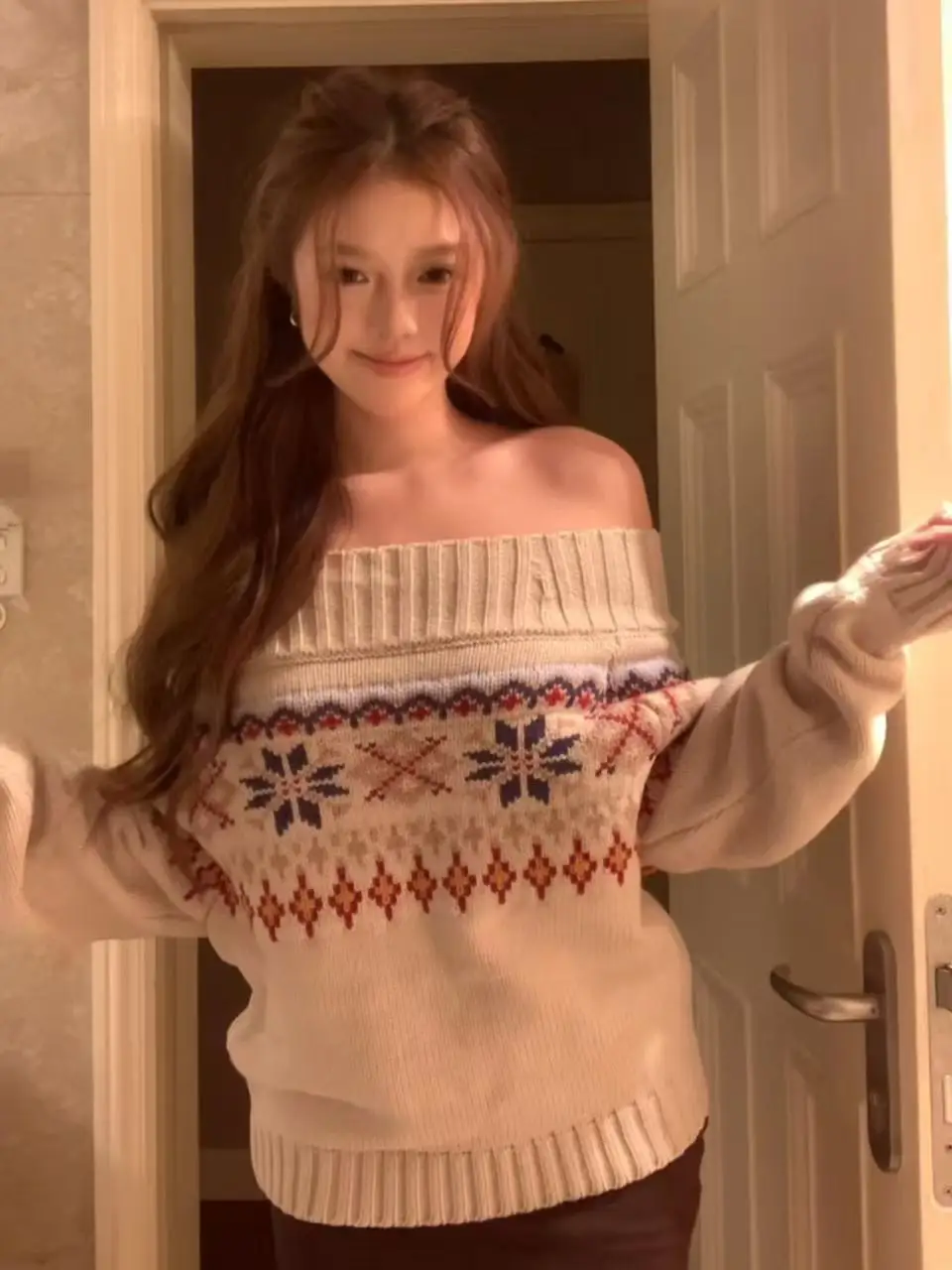 Retro Fair Isle One Shoulder Knit Sweater Women's Autumn Winter Loose Knitted Top Snowflake Embroidery Casual Warm Top
Retro Fair Isle One Shoulder Knit Sweater Women's Autumn Winter Loose Knitted Top Snowflake Embroidery Casual Warm Top