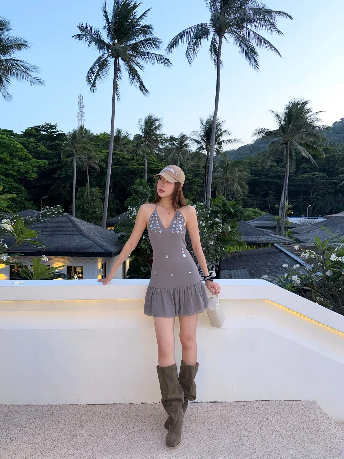 Ranwear Double Version V-Neck Backless Dress with Irregular Mother-of-Pearl Buttons Neck Hanging Women's Summer Fashion Set
Ranwear Double Version V-Neck Backless Dress with Irregular Mother-of-Pearl Buttons Neck Hanging Women's Summer Fashion Set